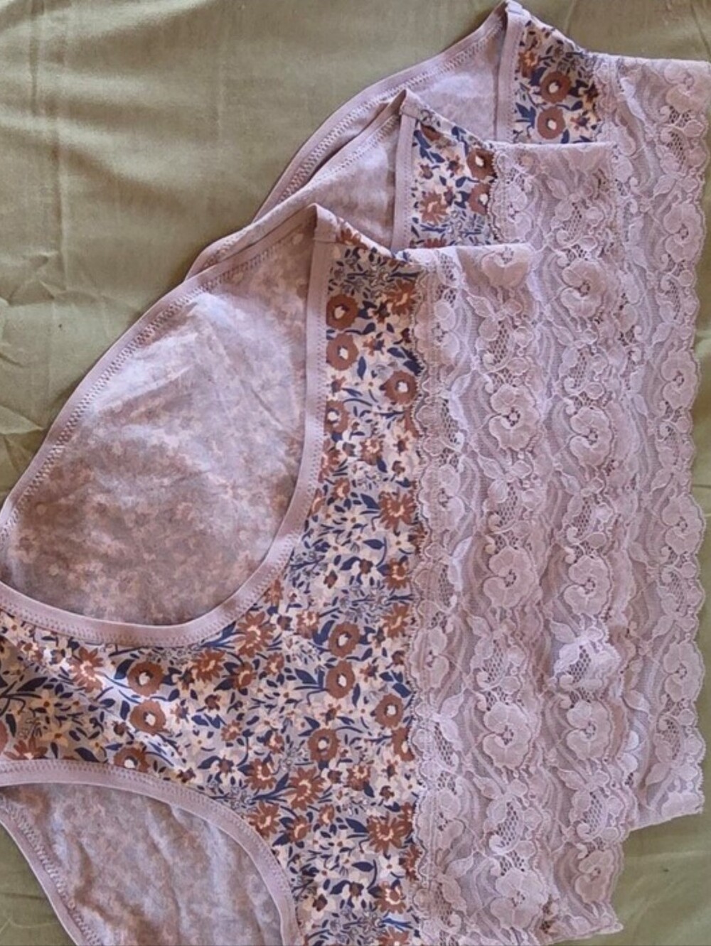 NWOT- (3pck)Pact Organic- Floral Lace-Trim Cotton Bikini Briefs - Cream